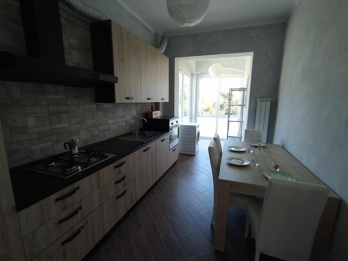 B&B Villa La Bouganville Камайоре Экстерьер фото