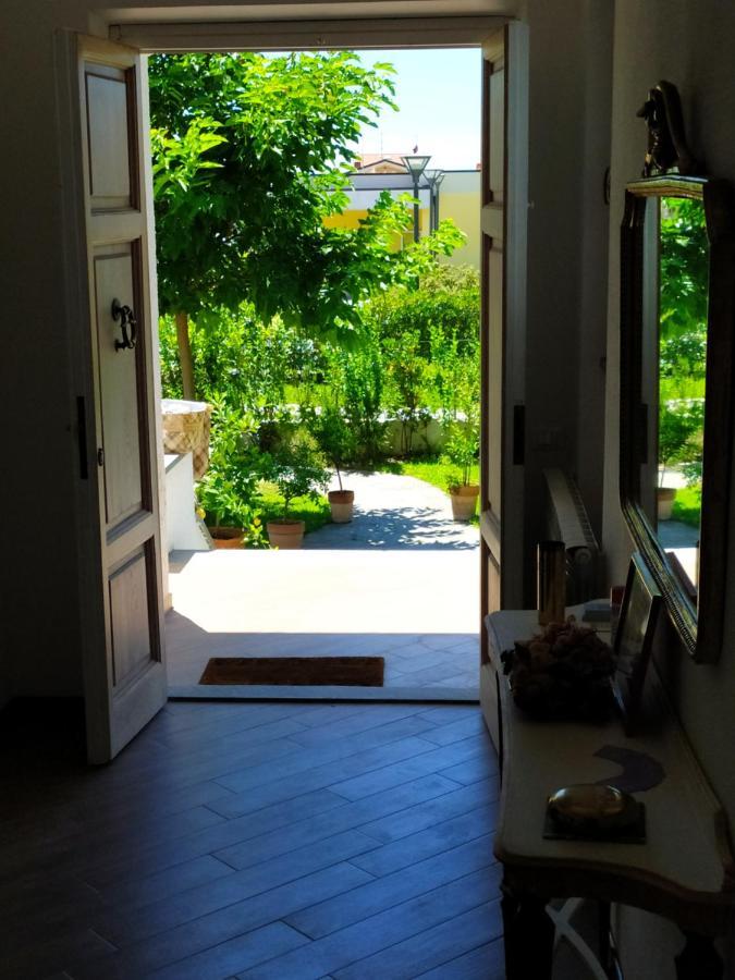 B&B Villa La Bouganville Камайоре Экстерьер фото