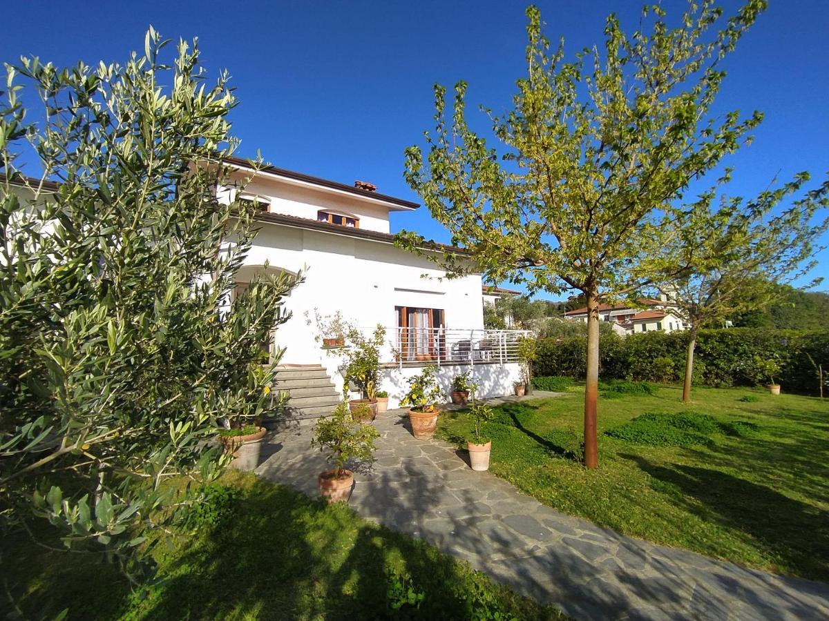 B&B Villa La Bouganville Камайоре Экстерьер фото