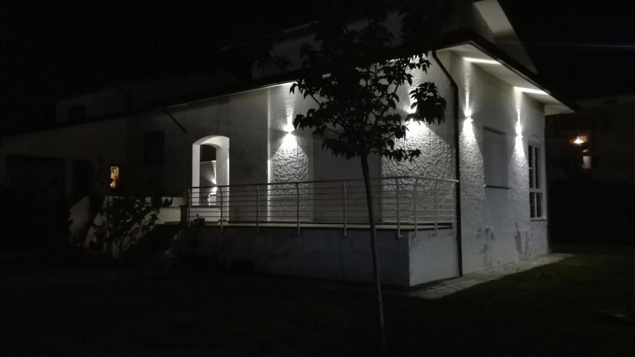 B&B Villa La Bouganville Камайоре Экстерьер фото